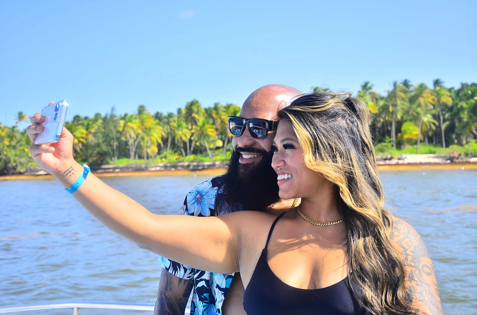 Sesión en playa y barco para turistas en Punta Cana